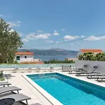 In Arbanija With Terrace, Air Conditioning, Wifi 5139-4 Апартаменты