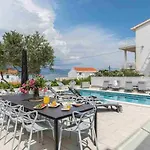 In Arbanija With Terrace, Air Conditioning, Wifi 5139-4 Трогир