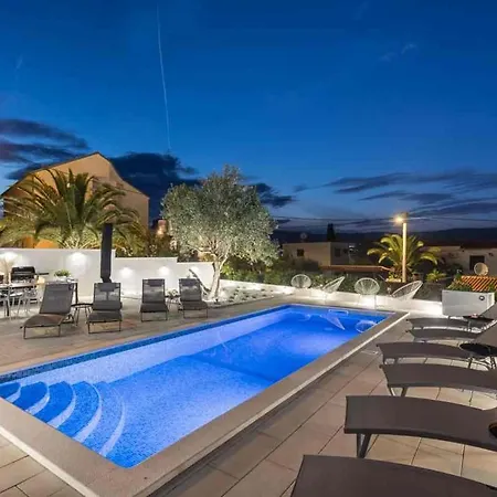 In Arbanija With Terrace, Air Conditioning, Wifi 5139-4 * Trogir