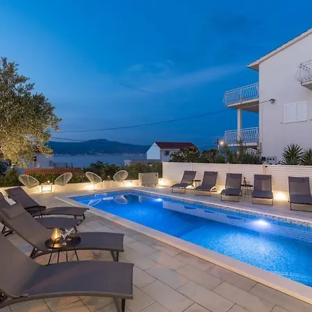 In Arbanija With Terrace, Air Conditioning, Wifi 5139-4 Lejlighed