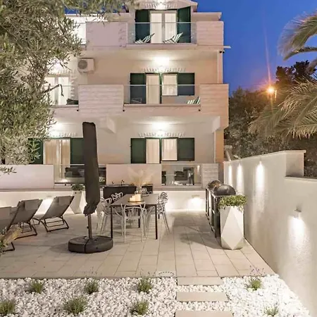 In Arbanija With Terrace, Air Conditioning, Wifi 5139-4 Trogir