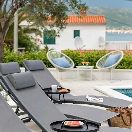 In Arbanija With Terrace, Air Conditioning, Wifi 5139-4 *