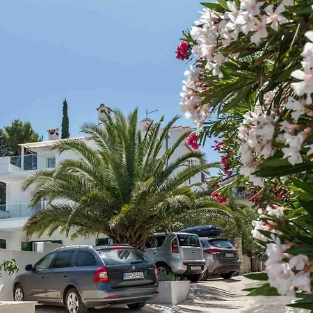 In Arbanija With Terrace, Air Conditioning, Wifi 5139-4 Апартаменты Трогир