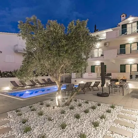 In Arbanija With Terrace, Air Conditioning, Wifi 5139-4 Апартаменты