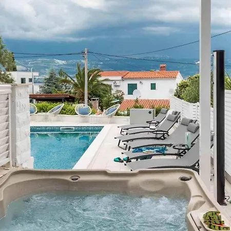 In Arbanija With Terrace, Air Conditioning, Wifi 5139-4 Lejlighed *