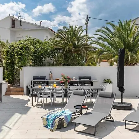 In Arbanija With Terrace, Air Conditioning, Wifi 5139-4 Апартаменты *