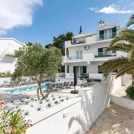 Апартаменты In Arbanija With Terrace, Air Conditioning, Wifi 5139-4